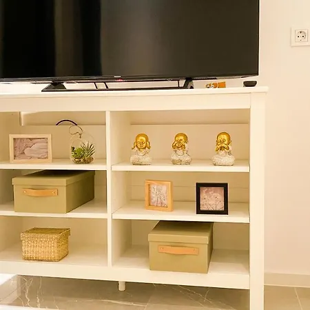Qonroom - As Individual As - Apartment *